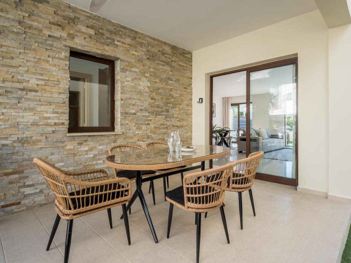 Sanders Aqua Park Resort - Precious 3-Bedroom Holiday Home With Shared Pool Limasol Buitenkant foto